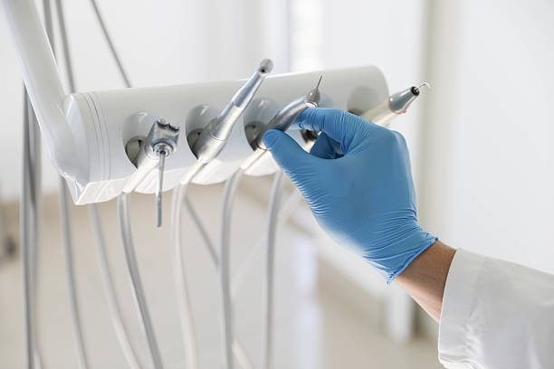 Professional Emergency Dentist technician working in Bartonville, IL